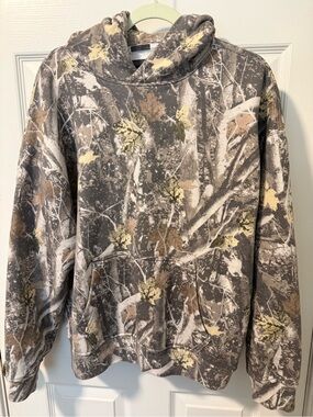 Abercrombie & Fitch Gray and Brown Camouflage Crewneck Sweatshirt